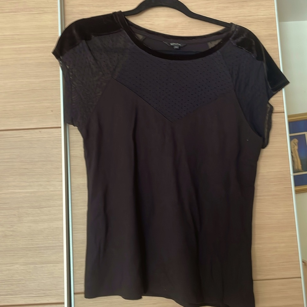 RW & Co black T shirt with sheer sleeves and velvet